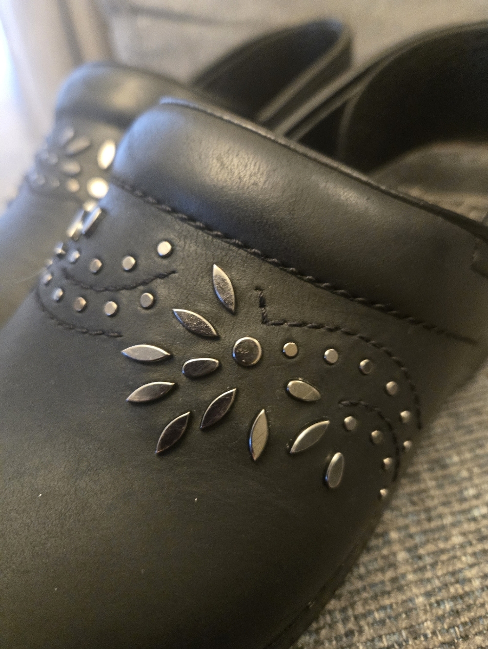 Dansko Black Oiled Metal Floral Patricia Professional Stapled Clogs Size 39 - Picture 4 of 10